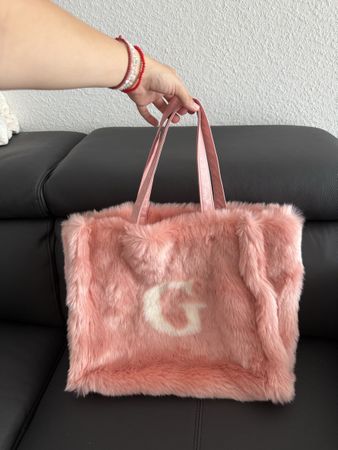 Pinke Fell Tasche von Guess - Top Zustand! Winter Hit!