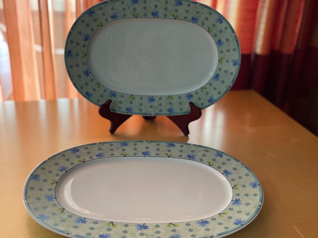 Set di piatti: Kaffeeservice BAVARIA Mitterteich Germany – Nuovo (secondo la descrizione) da Niederwil AG venduto da Allegra-9 7