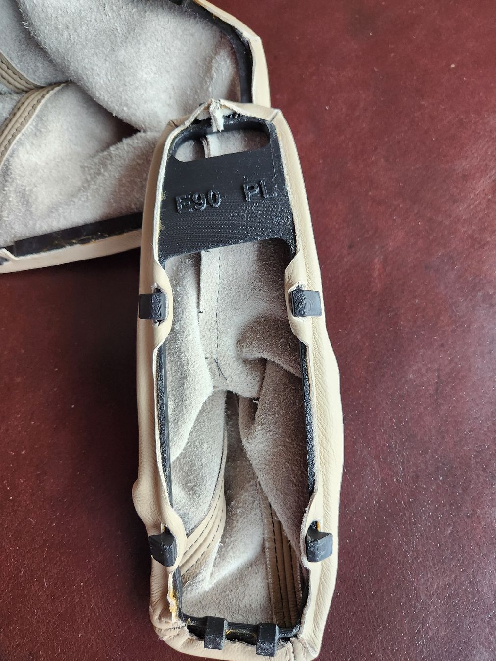 BMW Tutti pezzi di ricambio auto: Schaltsack Manchette BMW e87 e8X e9X e90 e81 Alcantara Leder – Nuovo (secondo la descrizione) da Altendorf venduto da fpa_9y76 1