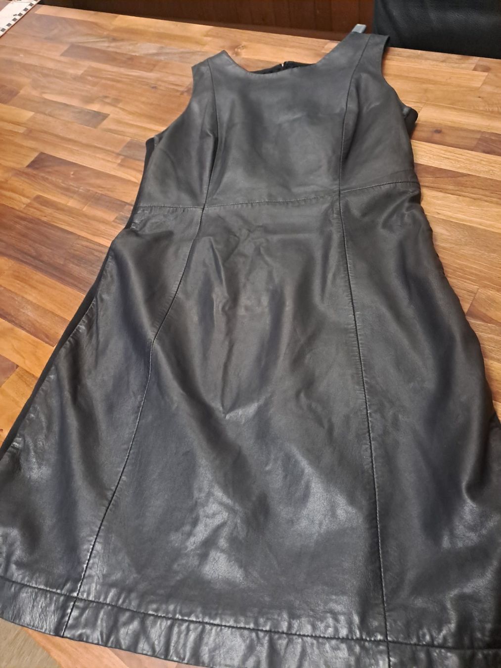 Robes: Lederkleid Gr.38 – D'occasion à Emdthal par kasira
