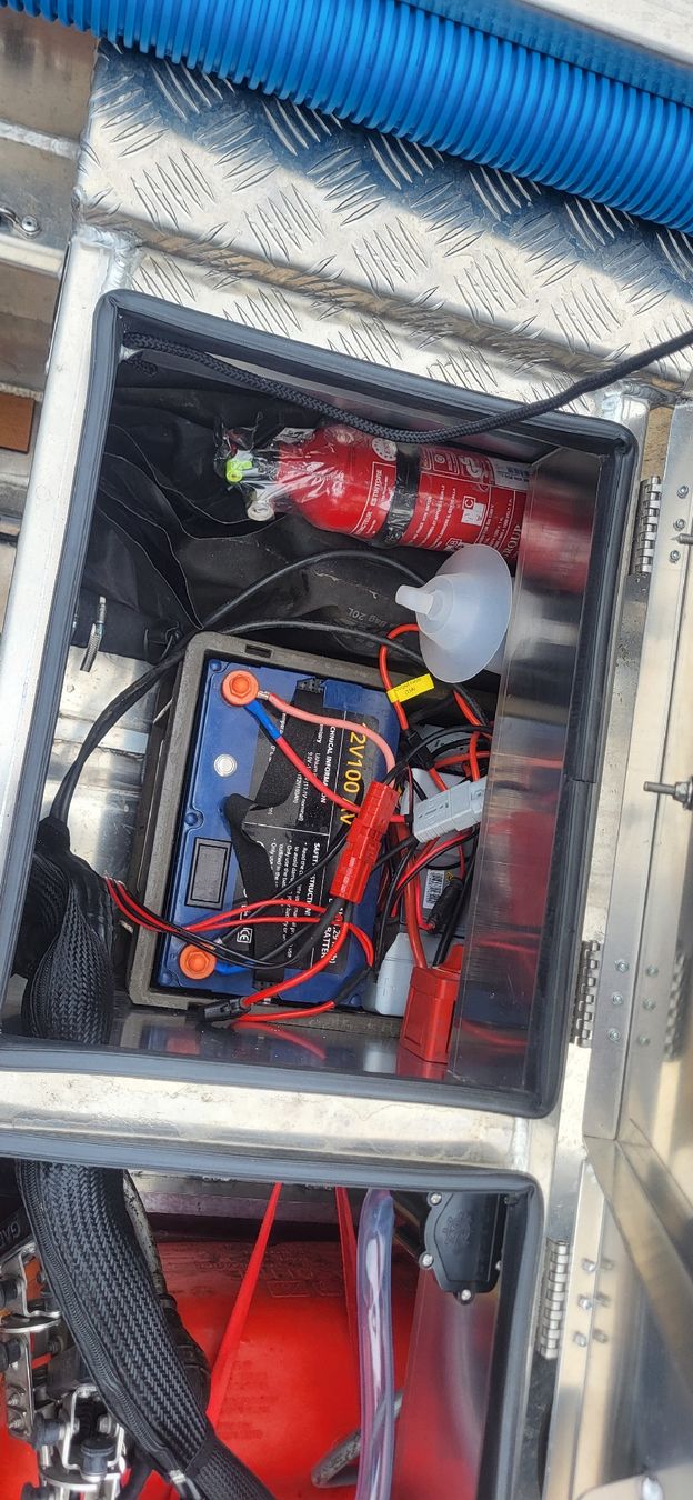 Bateaux: Fischerboot inkl. Motor, Bugmotor, Trailer, Batterien – D'occasion à Bern par Robru14 5