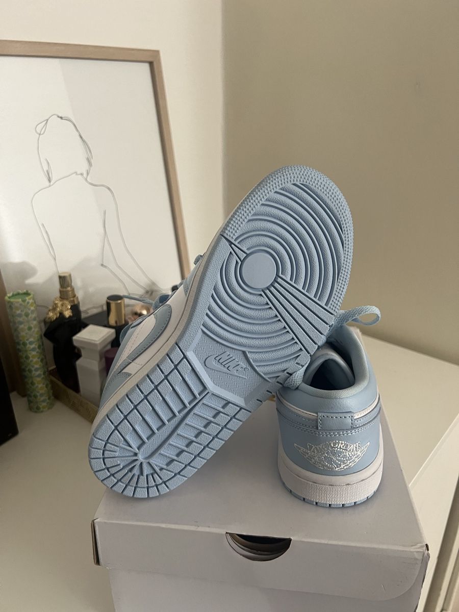 Nike Scarpe da donna: Nike Air Jordan 1 Low, hellblau, Gr. 36.5 – Nuovo e nell'imballaggio originale da Bern venduto da pesche789 4