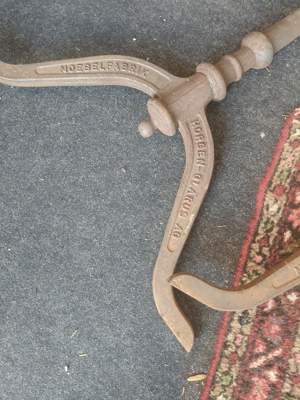 Altri mobili d'antiquariato: Horgen Glarus Gusseisenfüsse – Usato da Zwingen venduto da inf_2blh 4