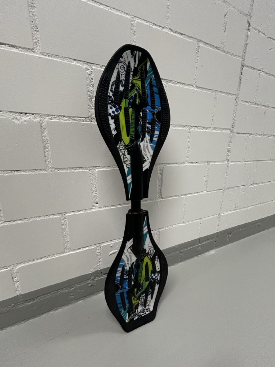 Skateboards: Waveboard zwei-teilig schwarz gebraucht – Usato da Winterthur venduto da AB98