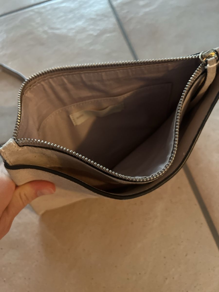 H&M Borse da donna: Kleine Wildledertasche hellbeige – Usato da Egg b. Zürich venduto da ZeroWaste 1
