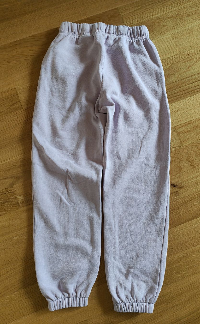 H&M Pantaloni: Jogginghose / flieder / Grösse 134 – Nuovo (secondo la descrizione) da Kleinandelfingen venduto da Stitch2014 2