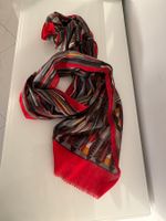 Farbenfroher Schal mit Muster, warm