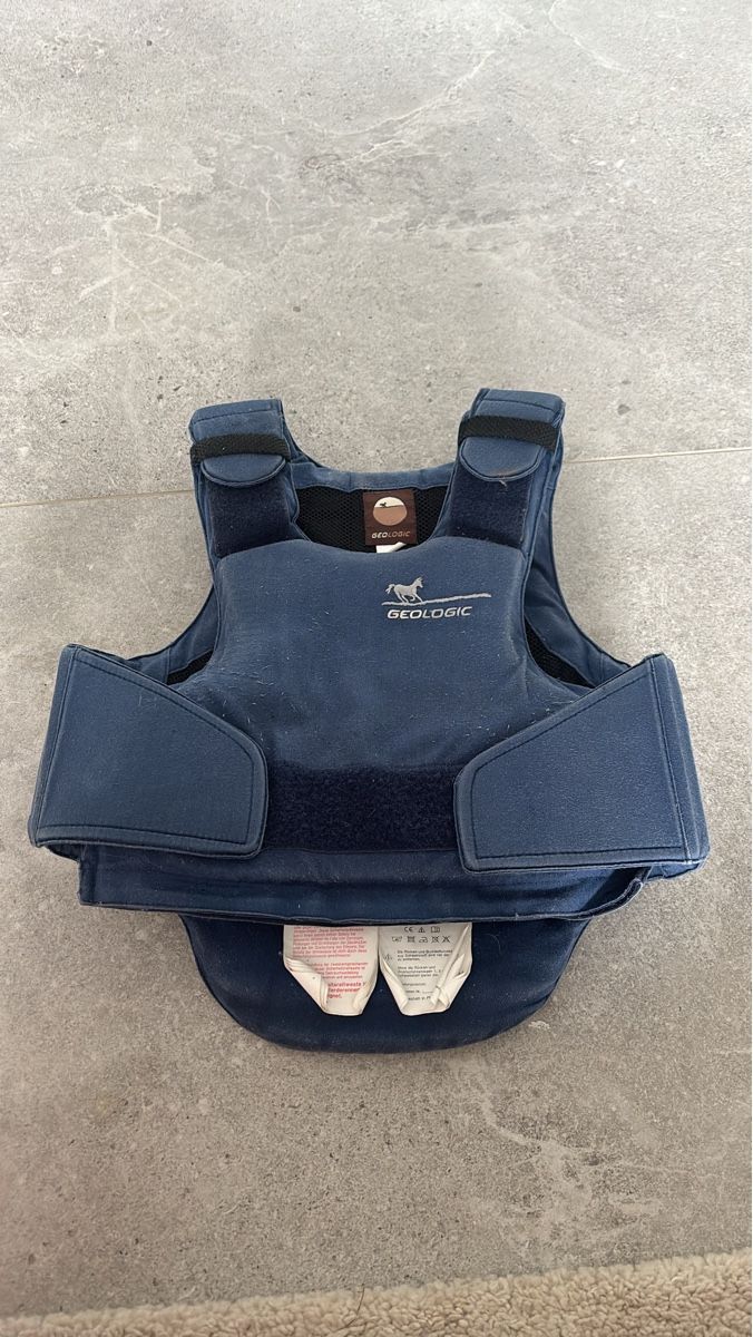 Schutz & Schoner: Geologic Body Protector Blue Size S Used – Gebraucht aus Biel-Benken BL von ste_86wx