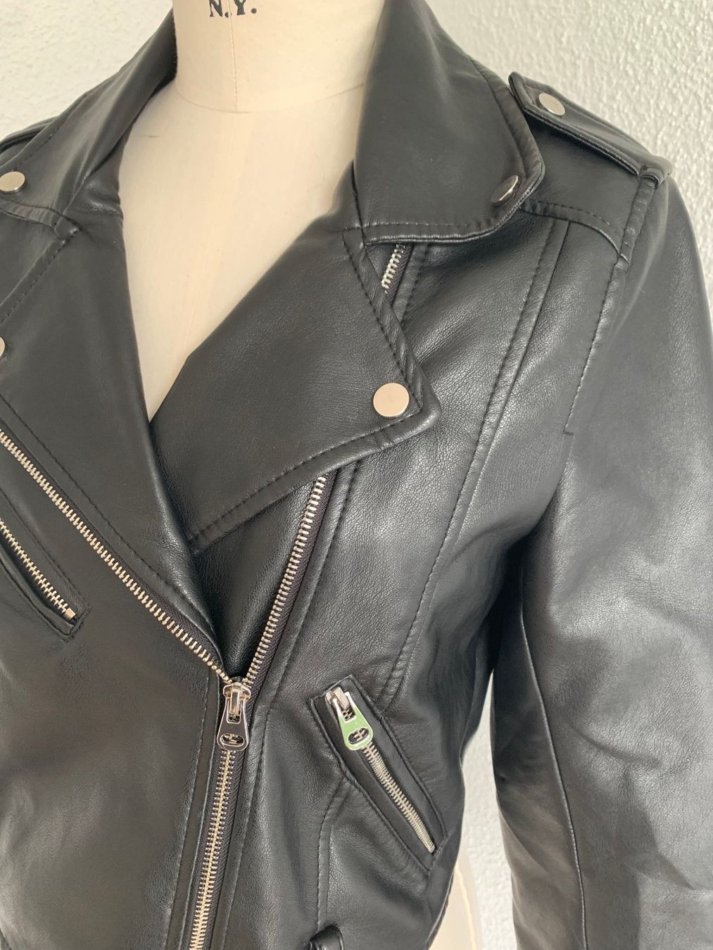 Giacche: Pull & Bear Damen Jacke Kunstleder Gr. M – Nuovo (secondo la descrizione) da Kirchdorf AG venduto da coco123 1