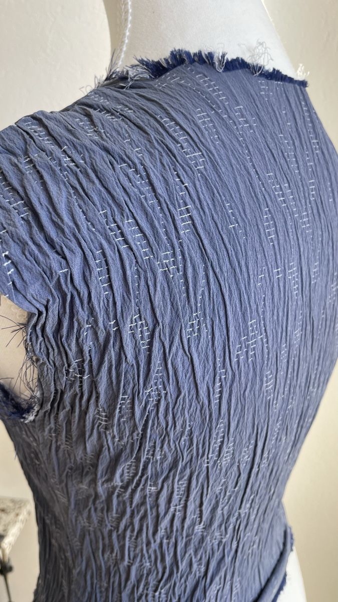 Top: Wrinkle blue top- Kata Haratym Sample – Usato da Meilen venduto da KatKatHar 1