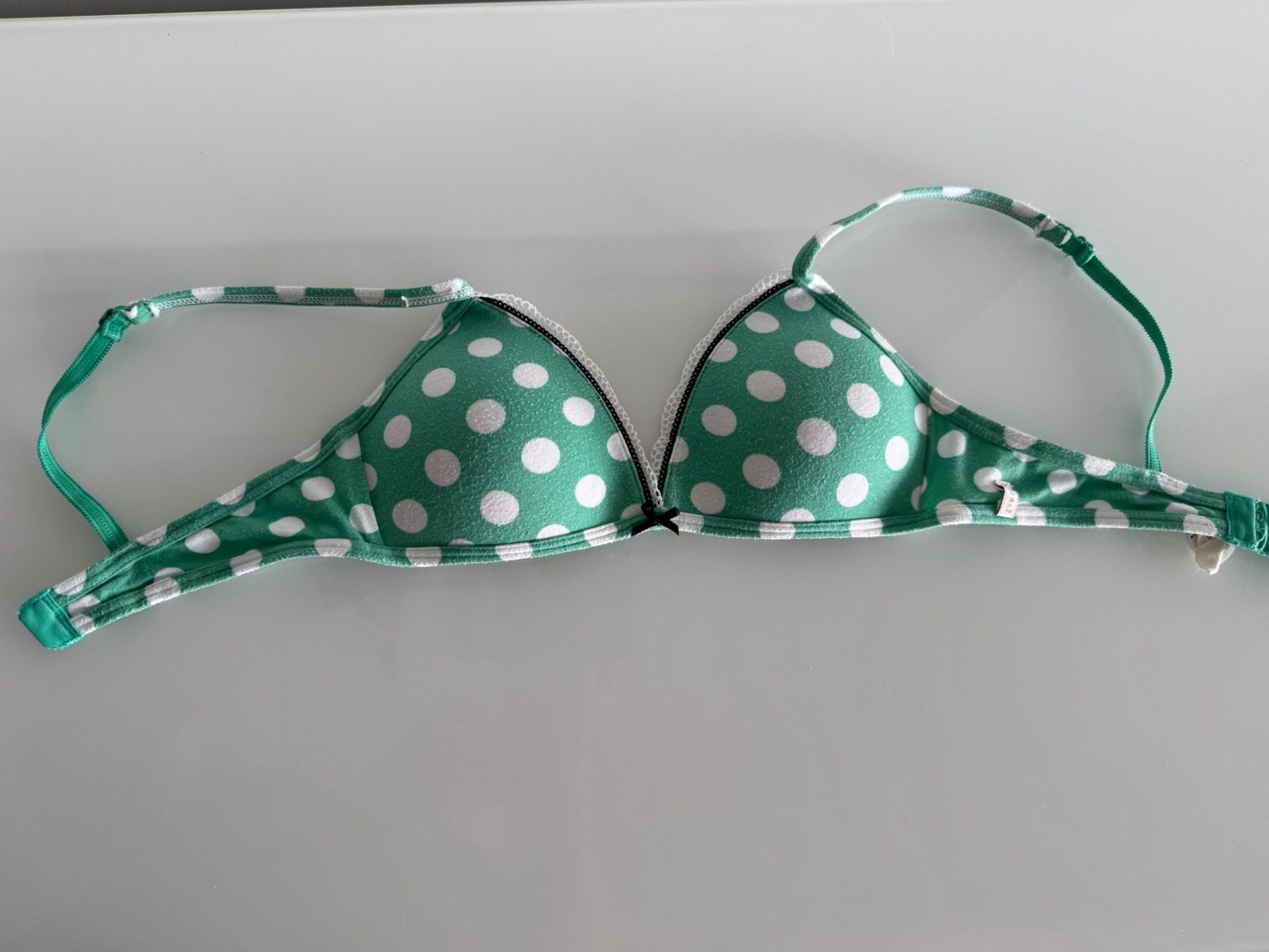 Esprit Unterwäsche: Esprit Mädchen BH, Grösse 65A, Grün/Weiss gepunktet Top! – Gebraucht aus Uhwiesen von mic_kd6g