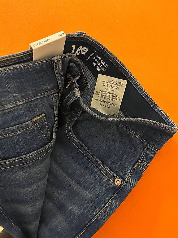 Jeans: Vends jeans femme – Gebraucht aus Crans VS von cei_qws7 1