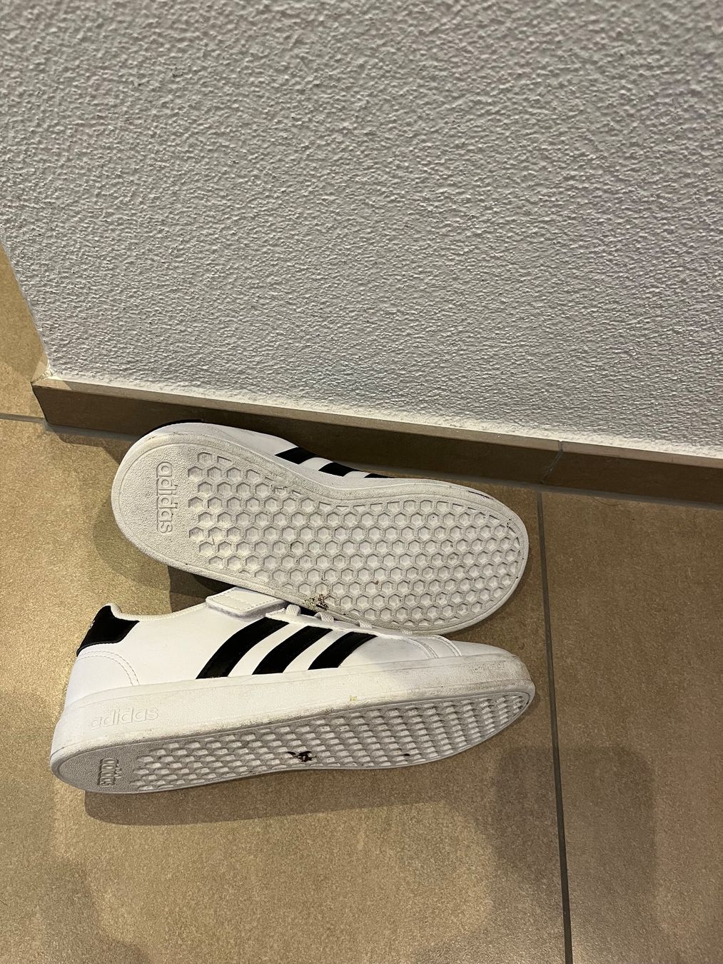 Adidas Schuhe für Jungen: ***ADIDAS*** Sneaker Gr. 34! – Gebraucht aus Volketswil von Kephren 5