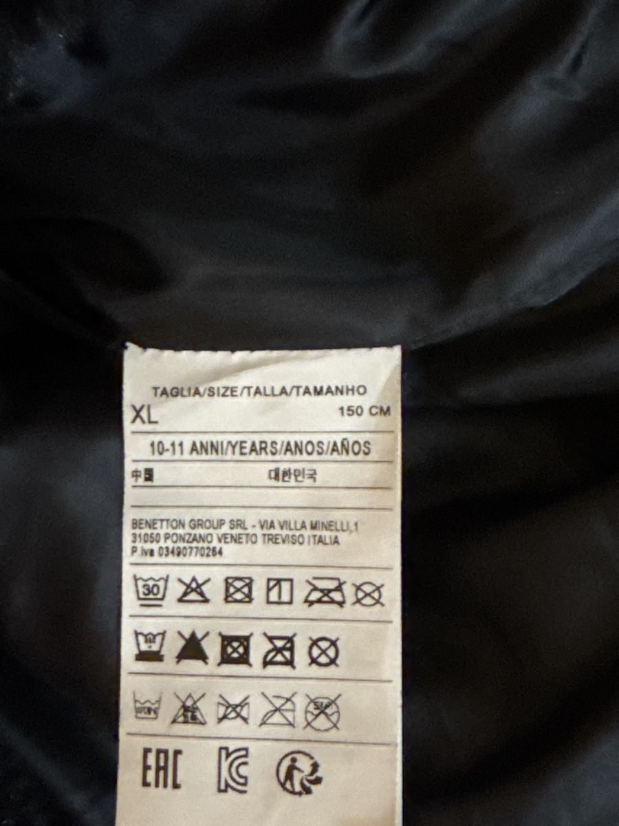 Sisley Giacche & Cappotti: Warme, schwarze Jacke Sisley – Usato da Gersau venduto da Second-Hand-Shop 3