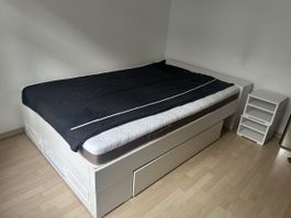 Bettgestell in weiss