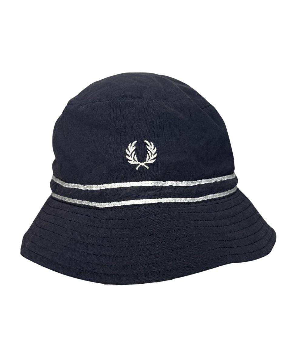 Fred Perry Chapeaux, bonnets & casquettes: Bucket hat Fred Perry – D'occasion à Lausanne par Unehistoiredesapes