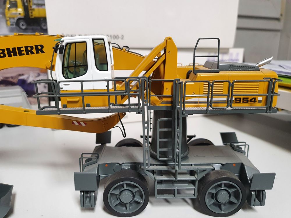 LIEBHERR R 954 C KIBAG 1:50 Conrad EUR 195,00 - DE