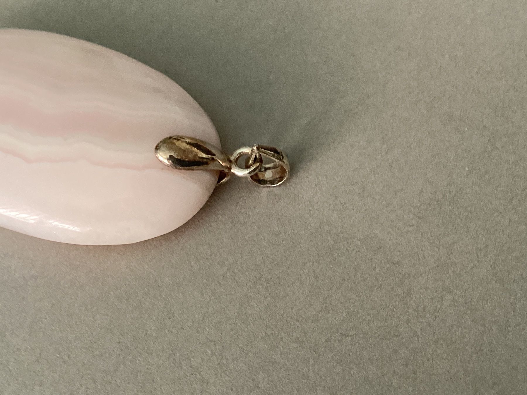 Ciondoli: Pendentif en manganocalcite – Usato da Pully venduto da claddagh 2