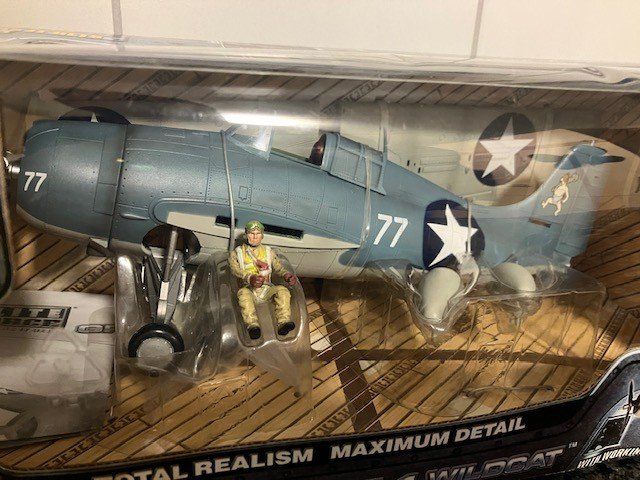 Kit di modellismo & Modellini statici: Wildcat F4F-4 Figther, Elite Force – Nuovo e nell'imballaggio originale da Riedholz venduto da mastercom 1