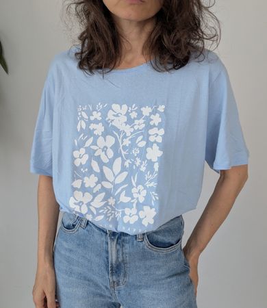 Damen T-Shirt hellblau Blumenmotiv Grösse XXL neuwertig