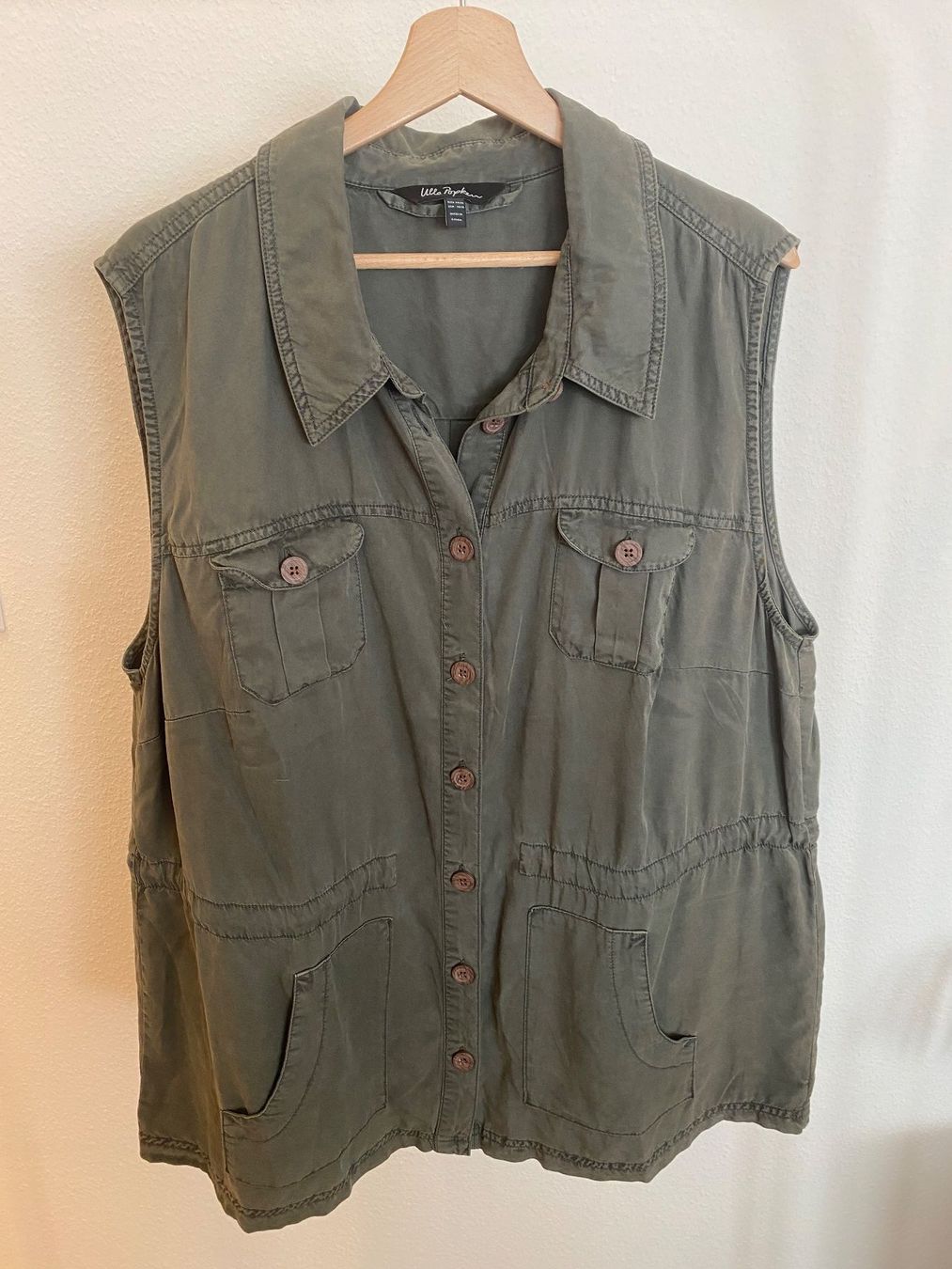 Top: Ulla Popken Weste / Top leicht oliv Gr. 46 / 48 – Nuovo (secondo la descrizione) da Arlesheim venduto da san_w9vr 1