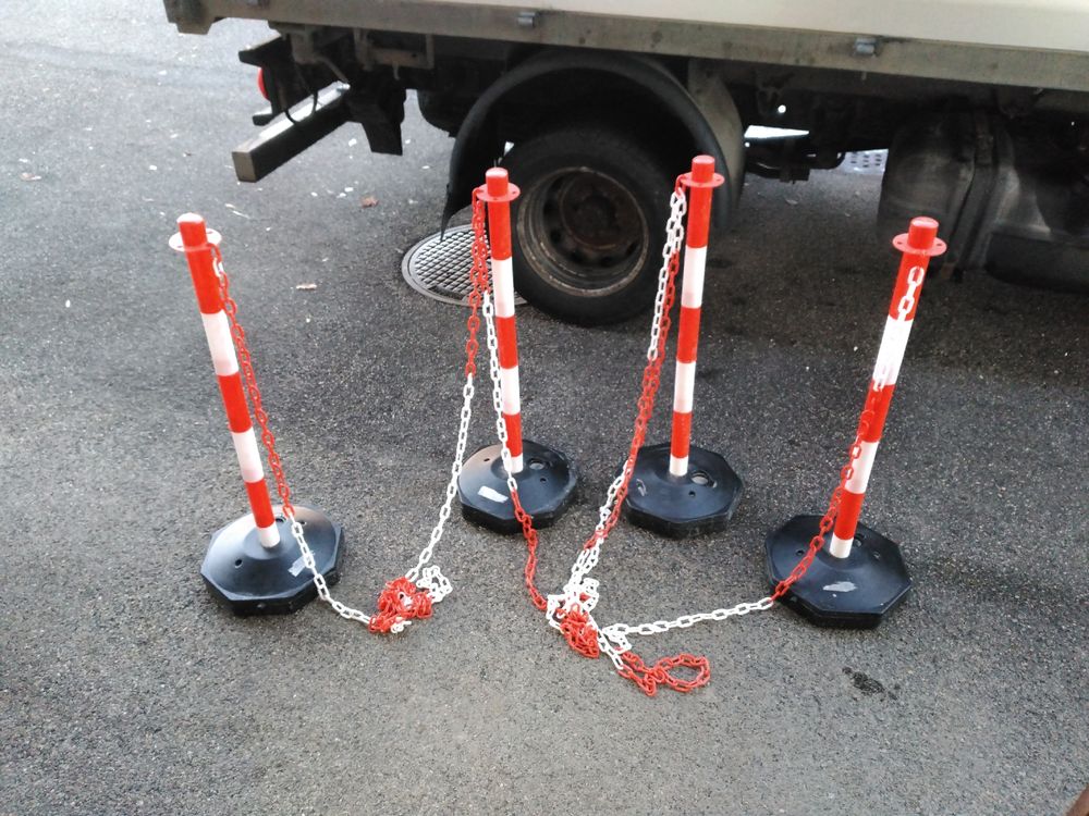 absperrpoller-mit-ketten-kettenpfosten-absperrung-neu-gem-ss