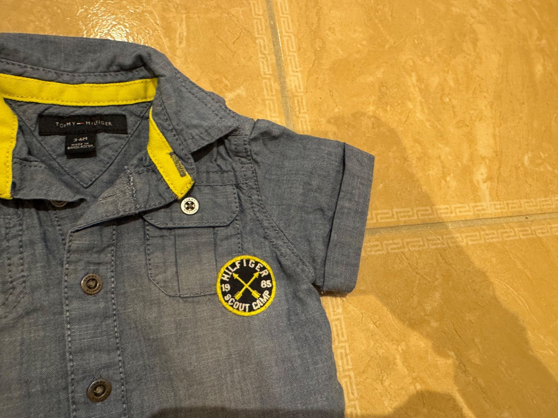 Tommy Hilfiger Camicie, T-shirt & Polo: Tommy Hilfiger NWT süsses Hemd,3-6Mt 62-68 – Nuovo (secondo la descrizione) da Klingnau venduto da Markus14 5