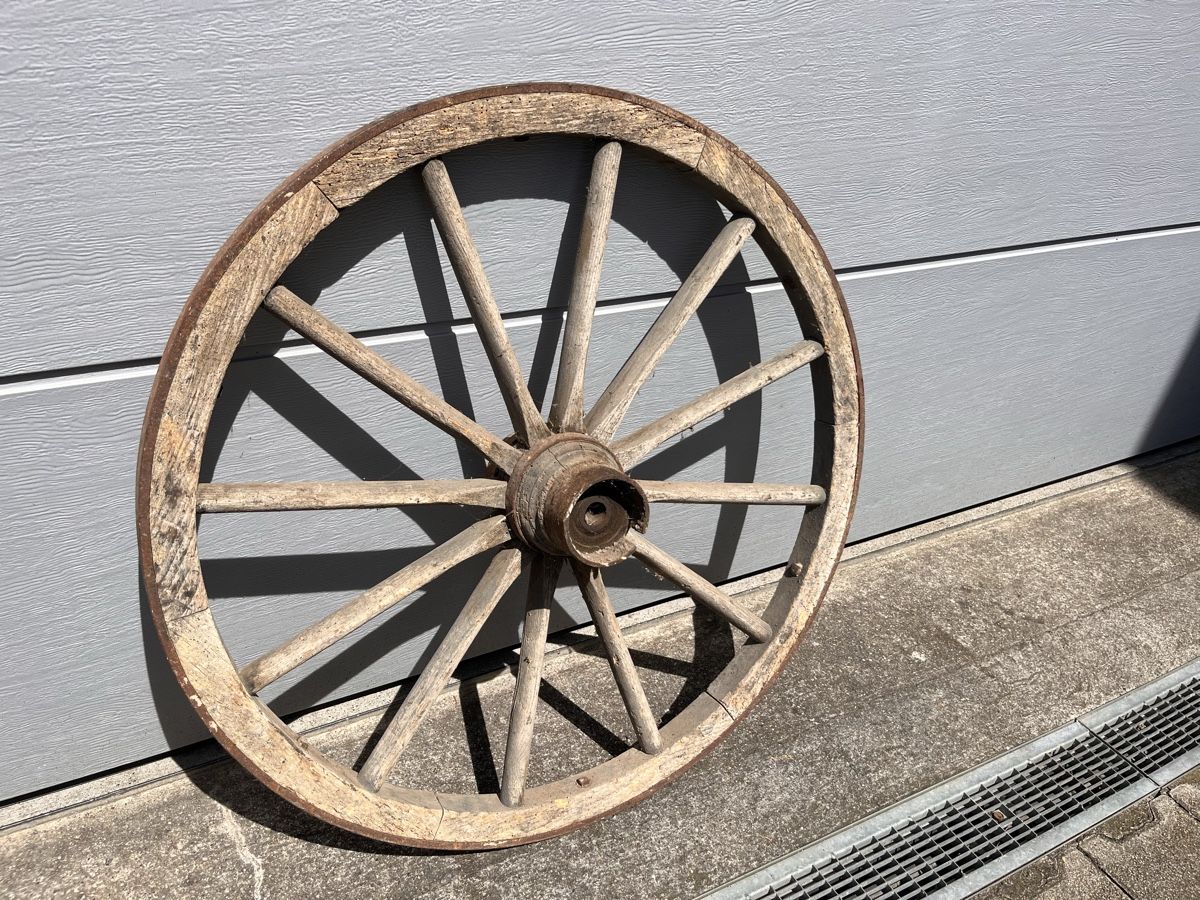 Carrozze: Altes Kutschen Wagen Rad – Usato da Sisseln AG venduto da art-dragoon 1