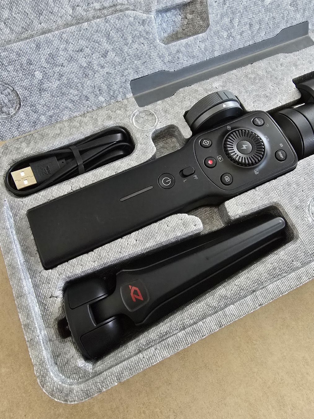 Zhiyun Staffe: Zhiyun Smooth 4 Smartphone-Gimbal – Usato da Rickenbach b. Wil venduto da Beautiful.Things 3