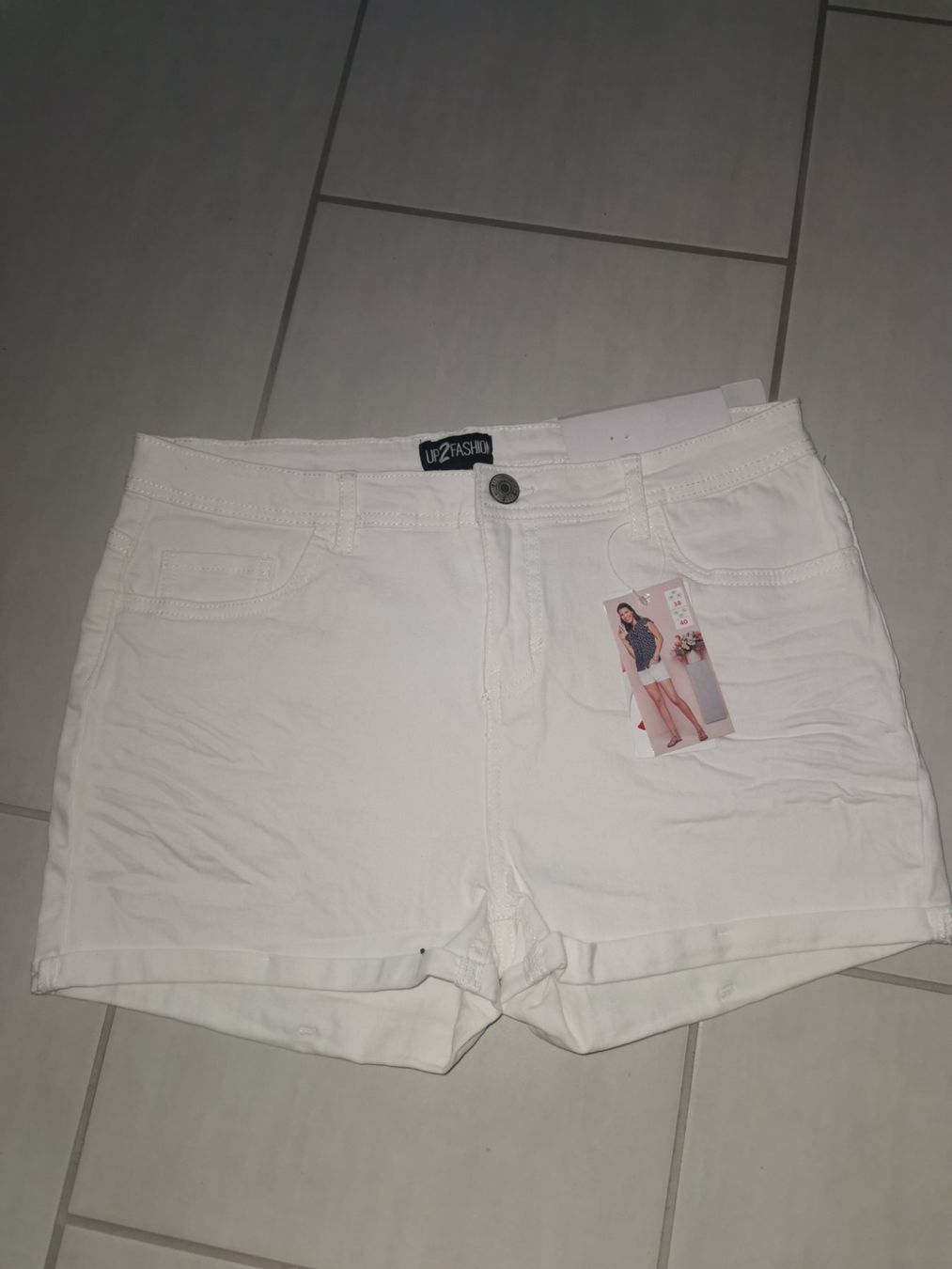 Jeans: Weisse Jeansshorts, Gr. 38 – Neu und originalverpackt aus Malters von Wahni81