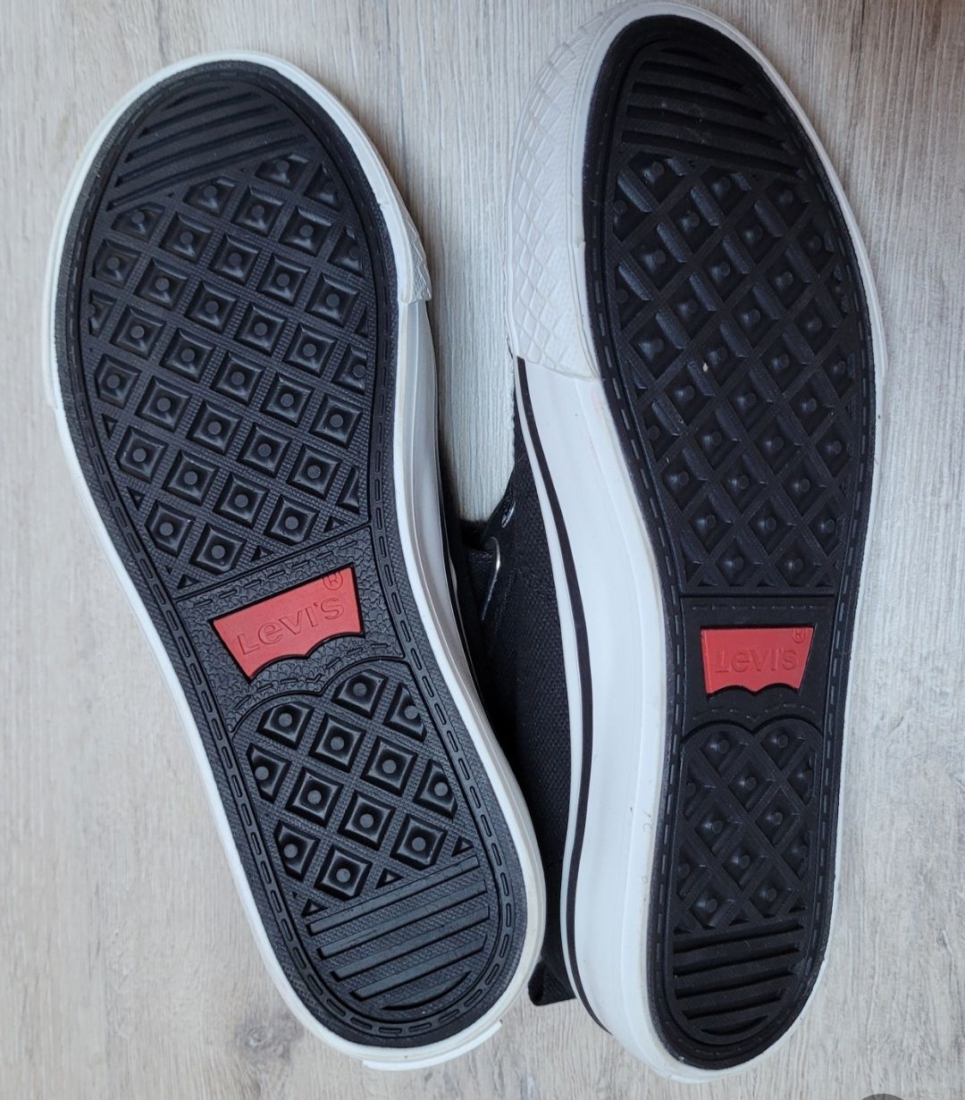 Levi's Scarpe da uomo: Levi's Kinder Schuhe, Gr. 35, neu, schwarz – Nuovo (secondo la descrizione) da Münchenstein venduto da sun_mx9b 2