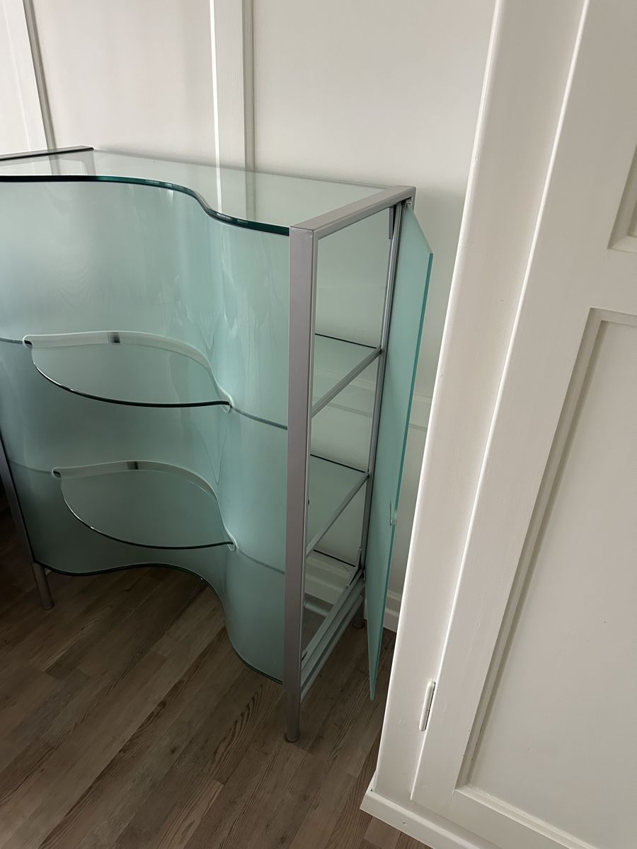 Vetrine: Designerstück Glasvitrine – Usato da Zürich venduto da Josaholic 3