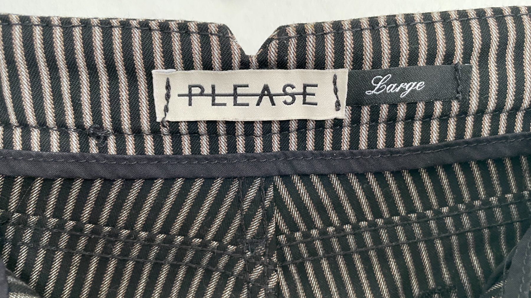 Please Jeans Pantaloni: Hose der Marke 'PLEASE' | Grösse: Large – Usato da Bern venduto da .DolceVita. 2
