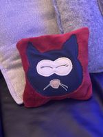Selbgemachtes Kirschkernkissen mit Katzenmotiv