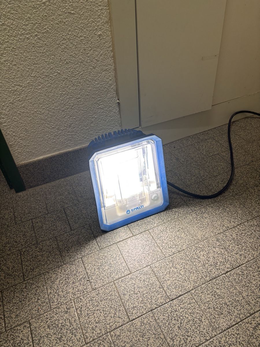 Lampen: Baulicht Spälti Gladiator 24 – Gebraucht aus Chur von Kliiholz 2