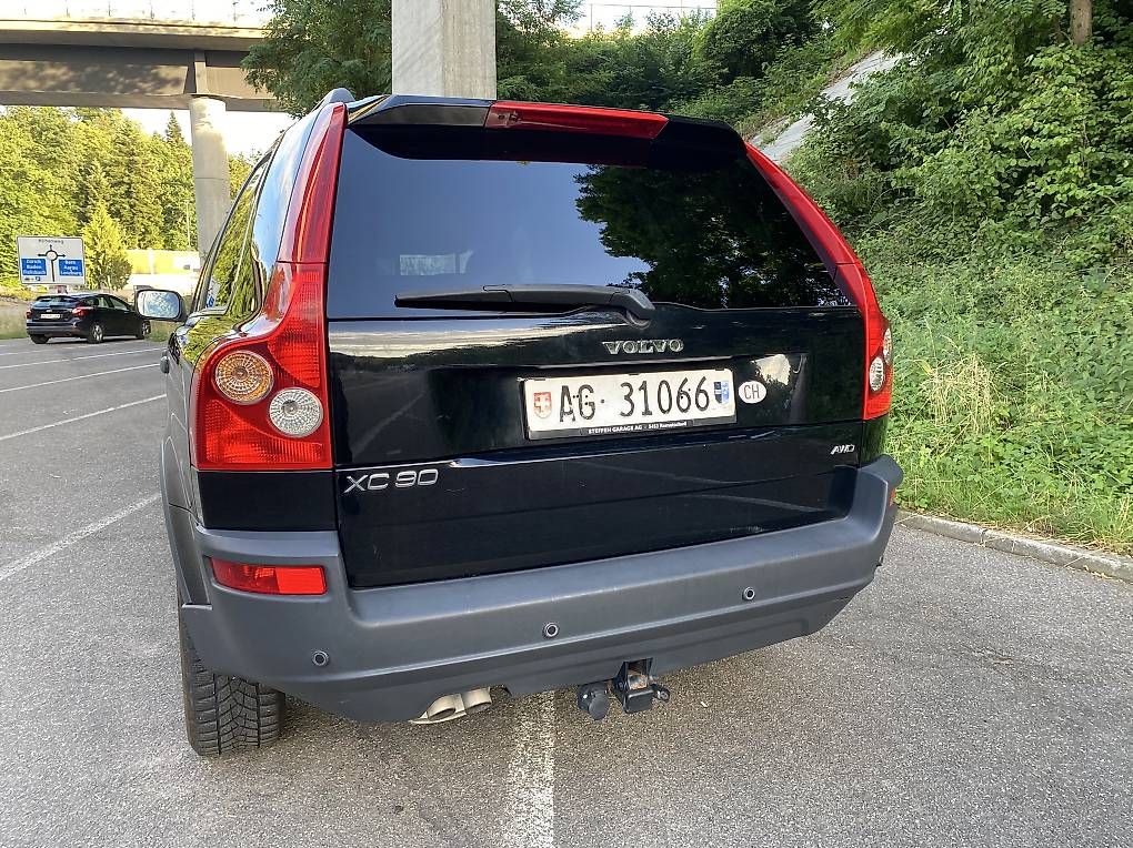 Volvo Automobili: Volvo XC90 2.5 T AWD 7 Plätzer – Usato da Rütihof venduto da Ta-289 2