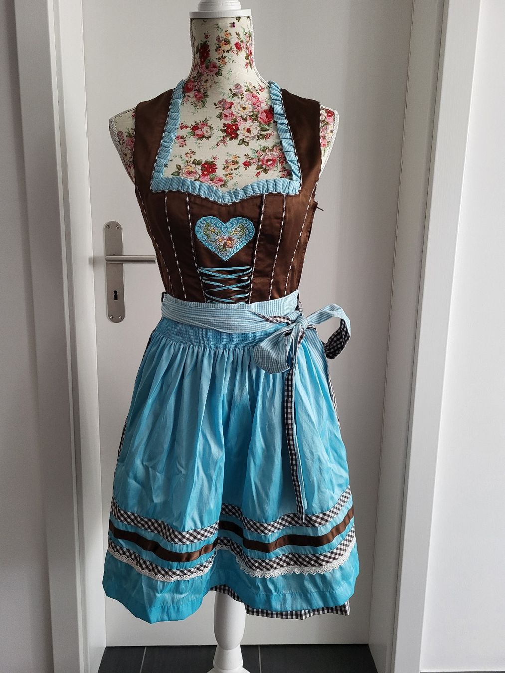 Robes: Country Line Dirndl – D'occasion à Matzendorf par hauli2 2