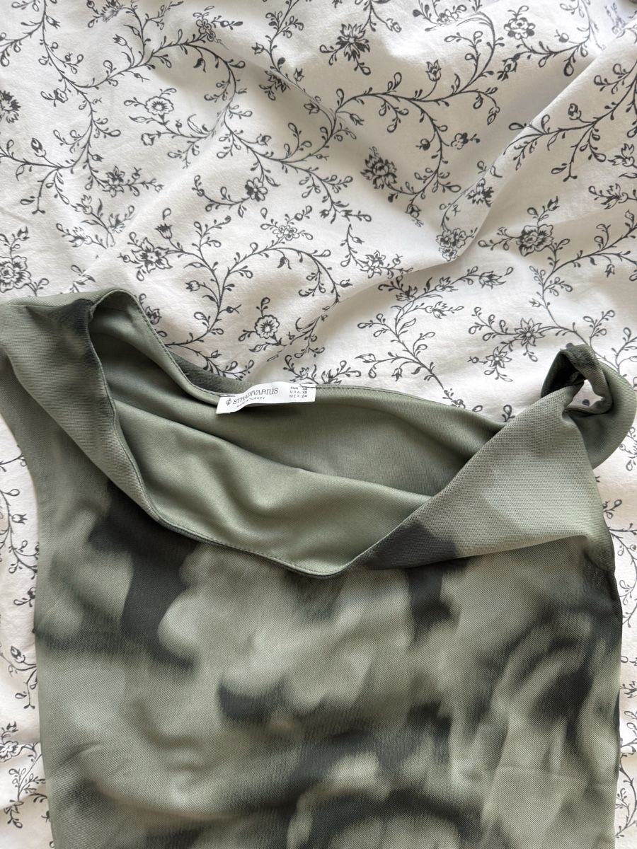 Stradivarius Tops: Top olivgrün  – Neu (gemäss Beschreibung) aus Unterägeri von ann_x8pf 1