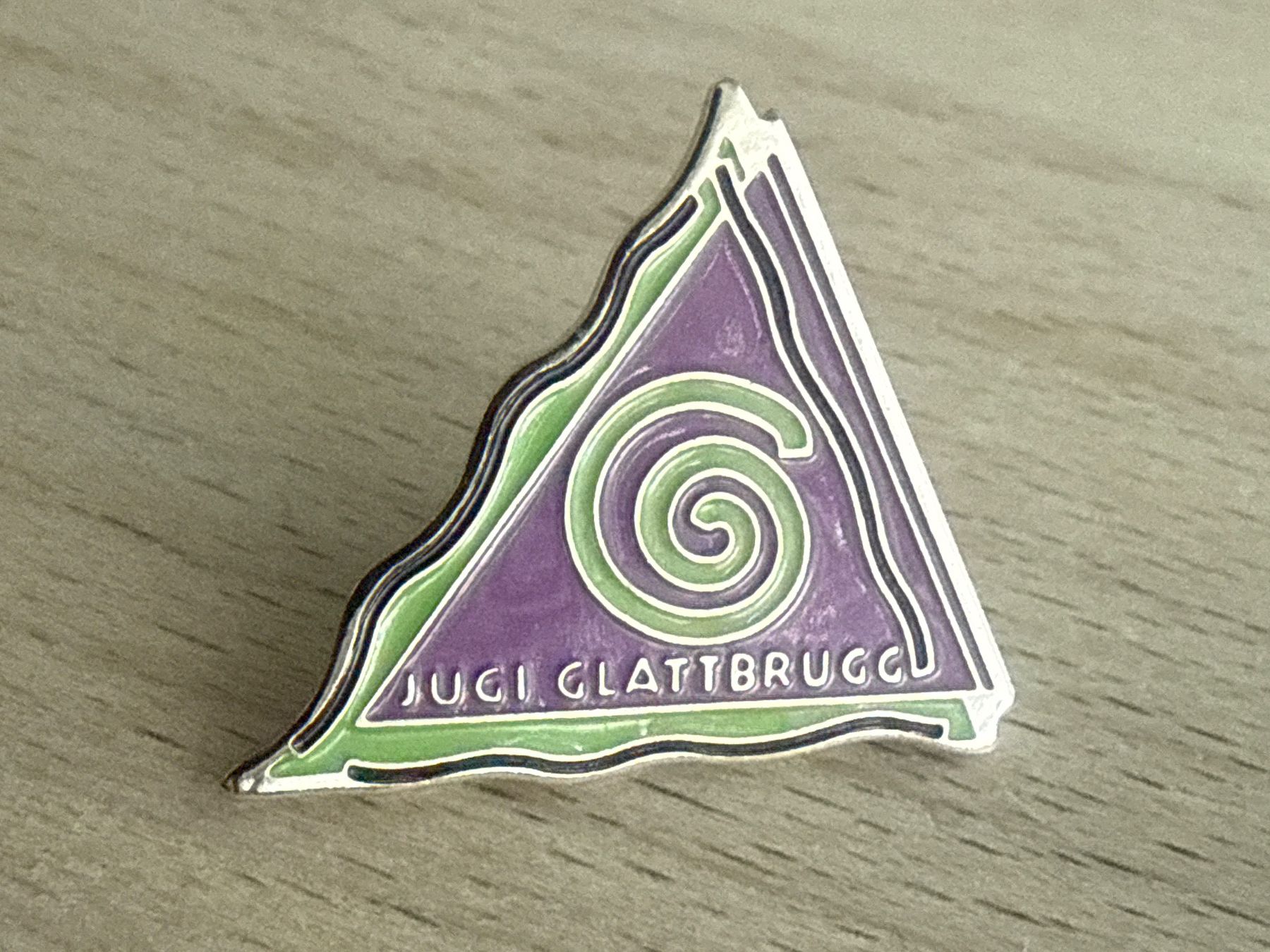 Plaketten & Abzeichen: Pin Jugi Glattbrugg – Gebraucht aus Glattbrugg von Schweigmatt