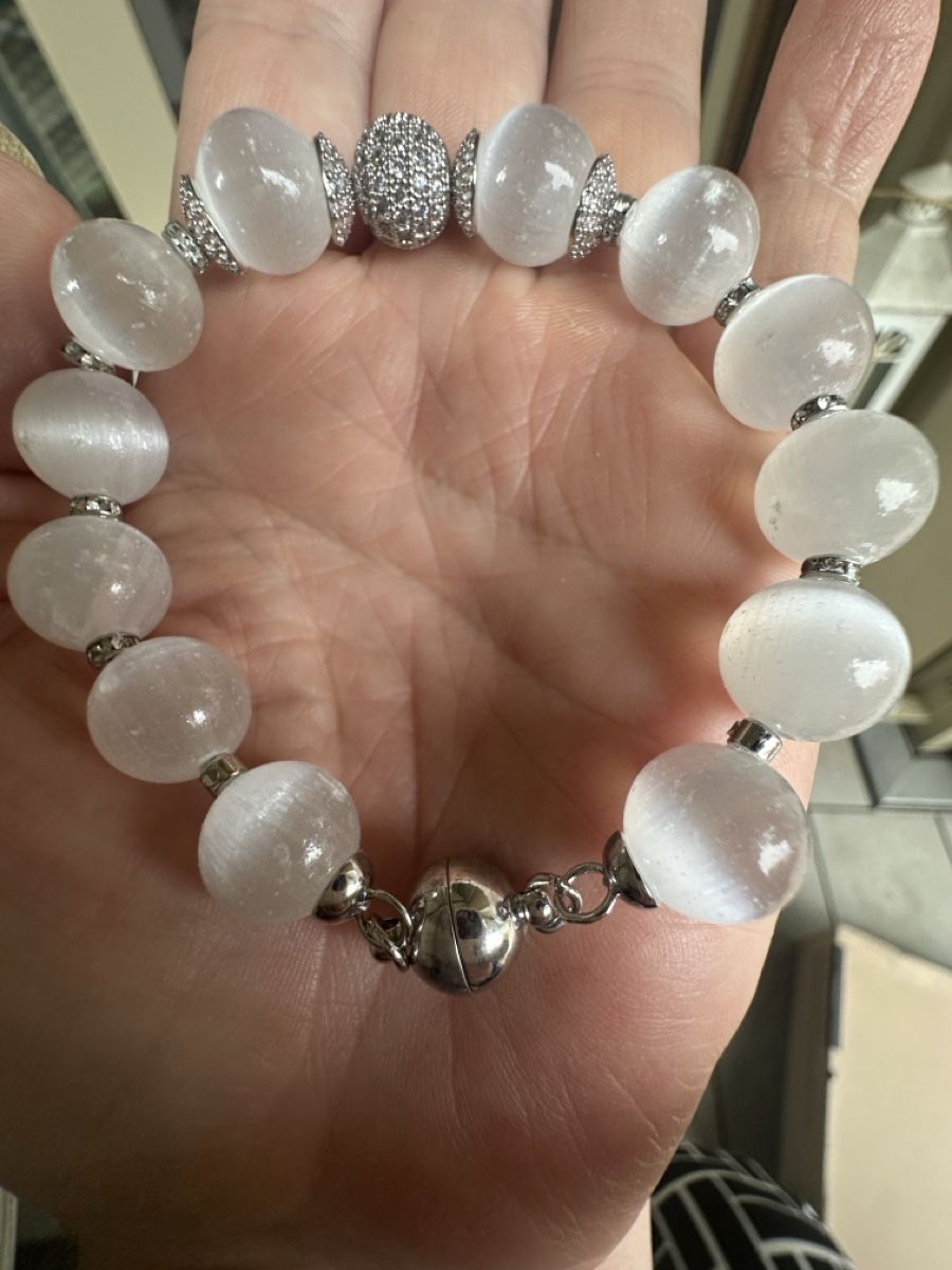 Armbänder & -reifen: Armband mit Selenit Perlen  – Neu und originalverpackt aus Kriens von Hortensie6 3