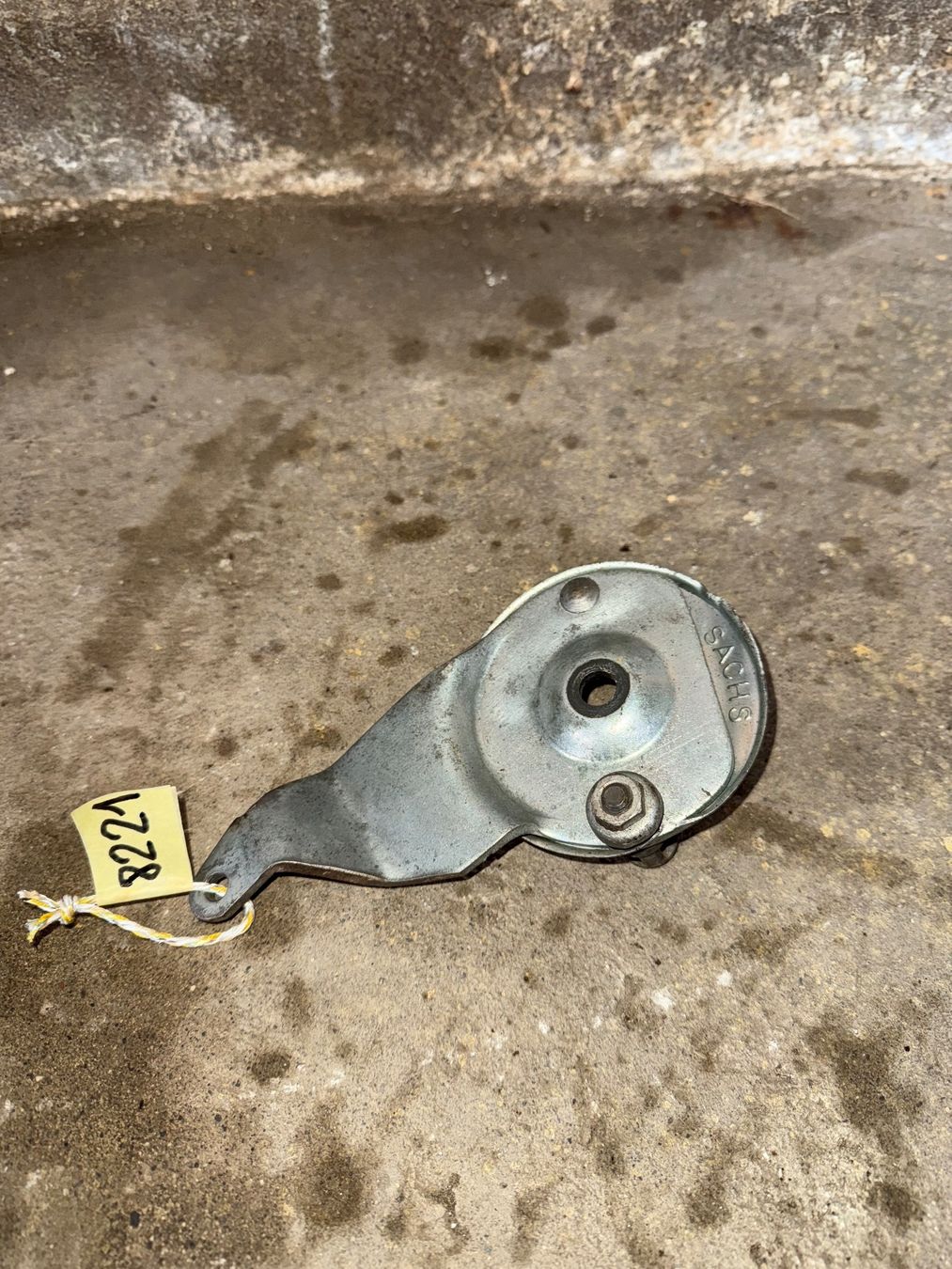 Sachs Mofa-Ersatzteile: Sachs Mofa Rücktritt Bremsankerplatte – Gebraucht aus Fahrni b. Thun von berger_tuning34
