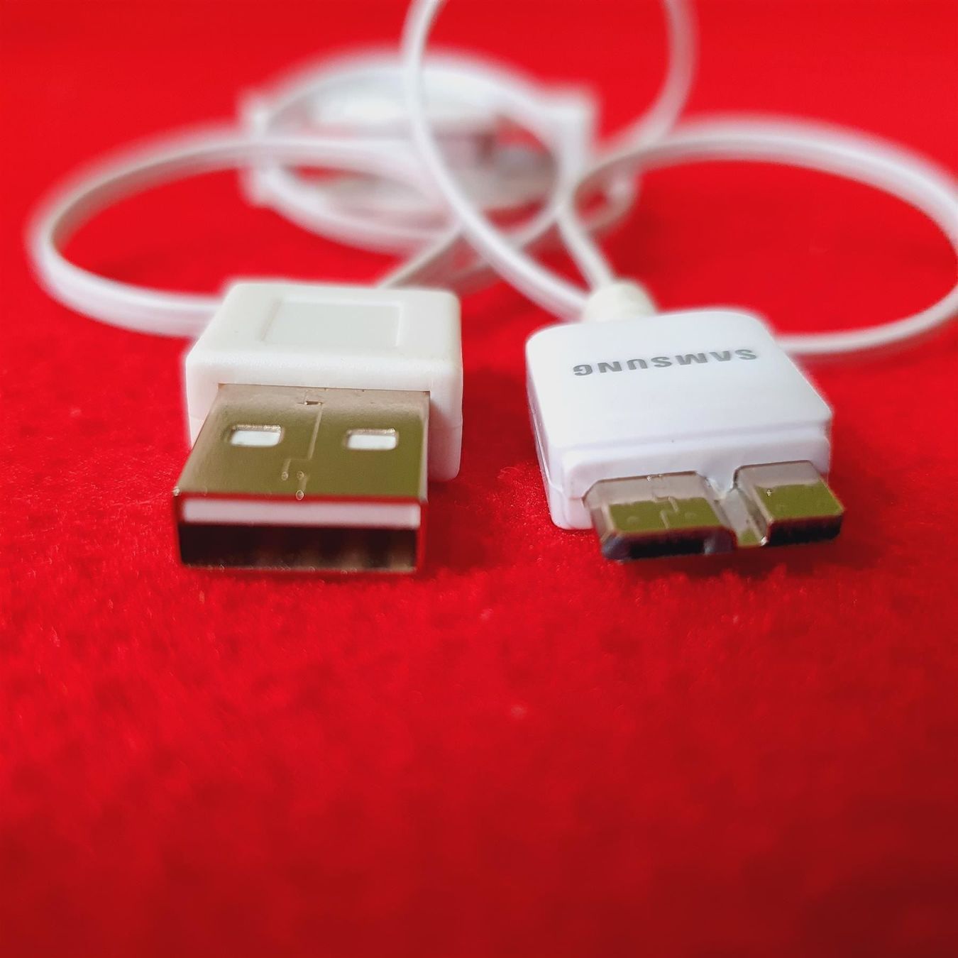 Cavi: Einziehbares USB Lade-/Datenkabel – Usato da Winterberg ZH venduto da Gemini63 2