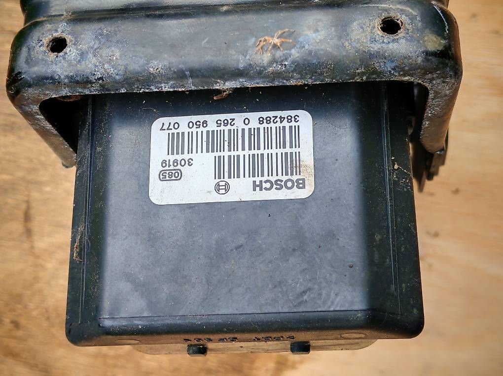 Smart Parti ricambio per rimorchio: Smart roadster centralina Abs + pompa ABS – Usato da Cadenazzo venduto da Mulinacu 1
