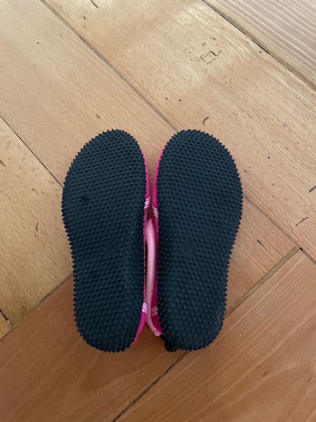 Chaussures filles: Badeschuhe Grösse 28 – D'occasion à Schönholzerswilen par MichaelaSommer 1