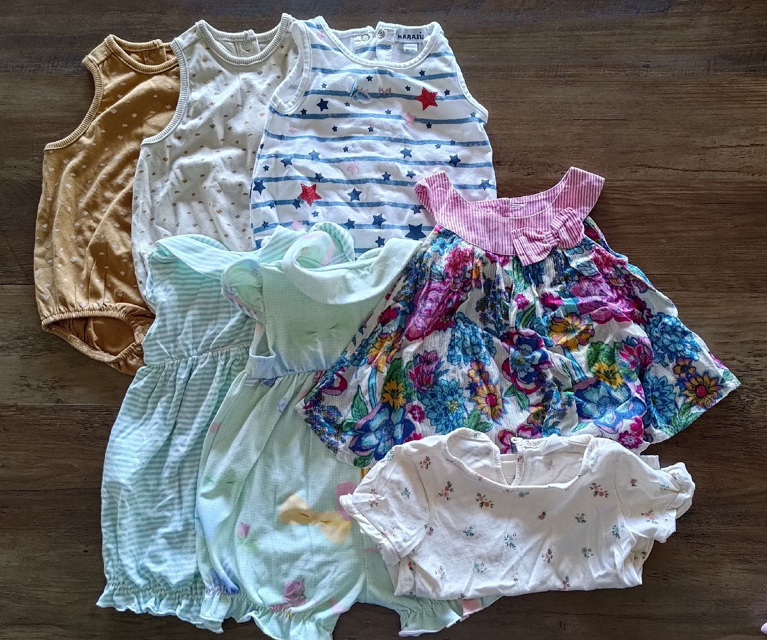 Lotti & Set di vestiti: Baby Clothes Bundle, Various Styles, Size 3 Months – Nuovo (secondo la descrizione) da Genève venduto da rev_dp5v