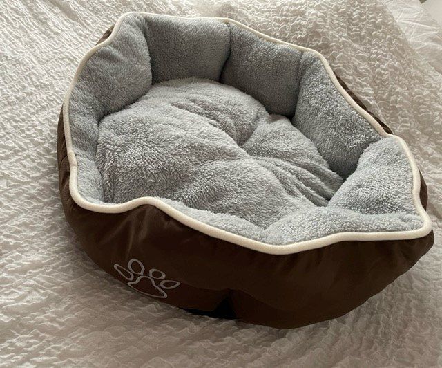 Produktbild von AVEELO Katzenhöhle Aus Filz Mit Anti-Rutsch Boden Katzenbox Passend Für