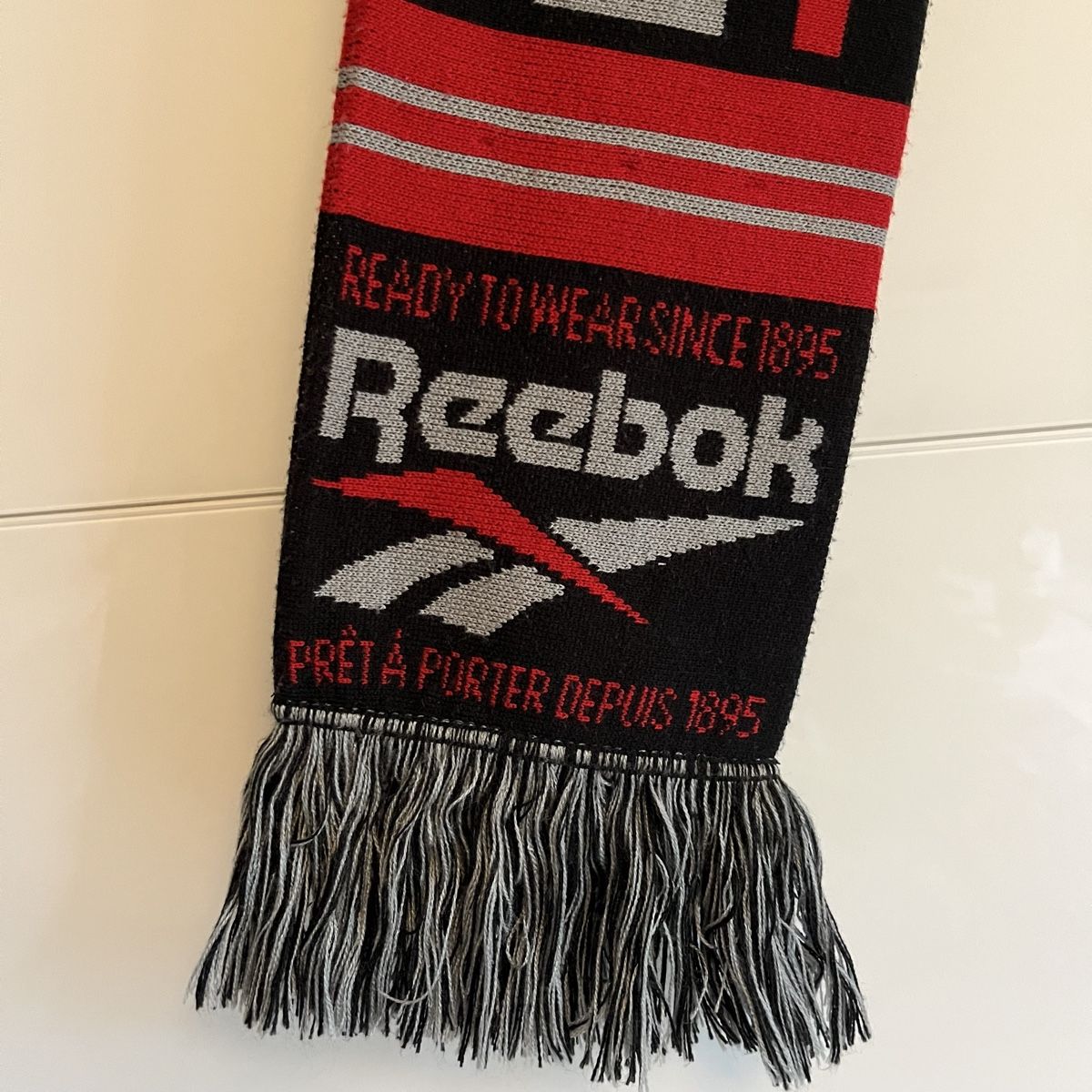 Reebok Foulard & Sciarpe: Reebok Schal Fussball-Style – Usato da Spiez venduto da sophiiiiemariie4 2