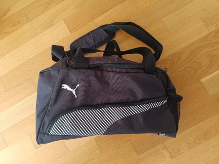 Sac de sport Puma noir avec bandoulière