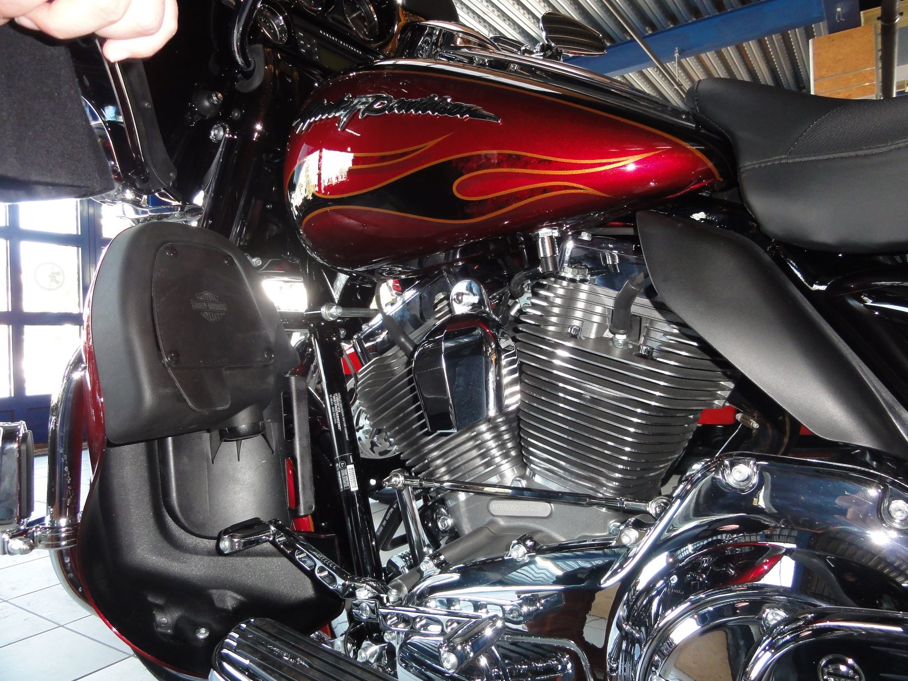 Harley-Davidson Touring: HARLEY-DAVIDSON FLHTCUSE6 Electra Glide Ultra Classic CVO – Usato da Collombey venduto da Cryptoface 6