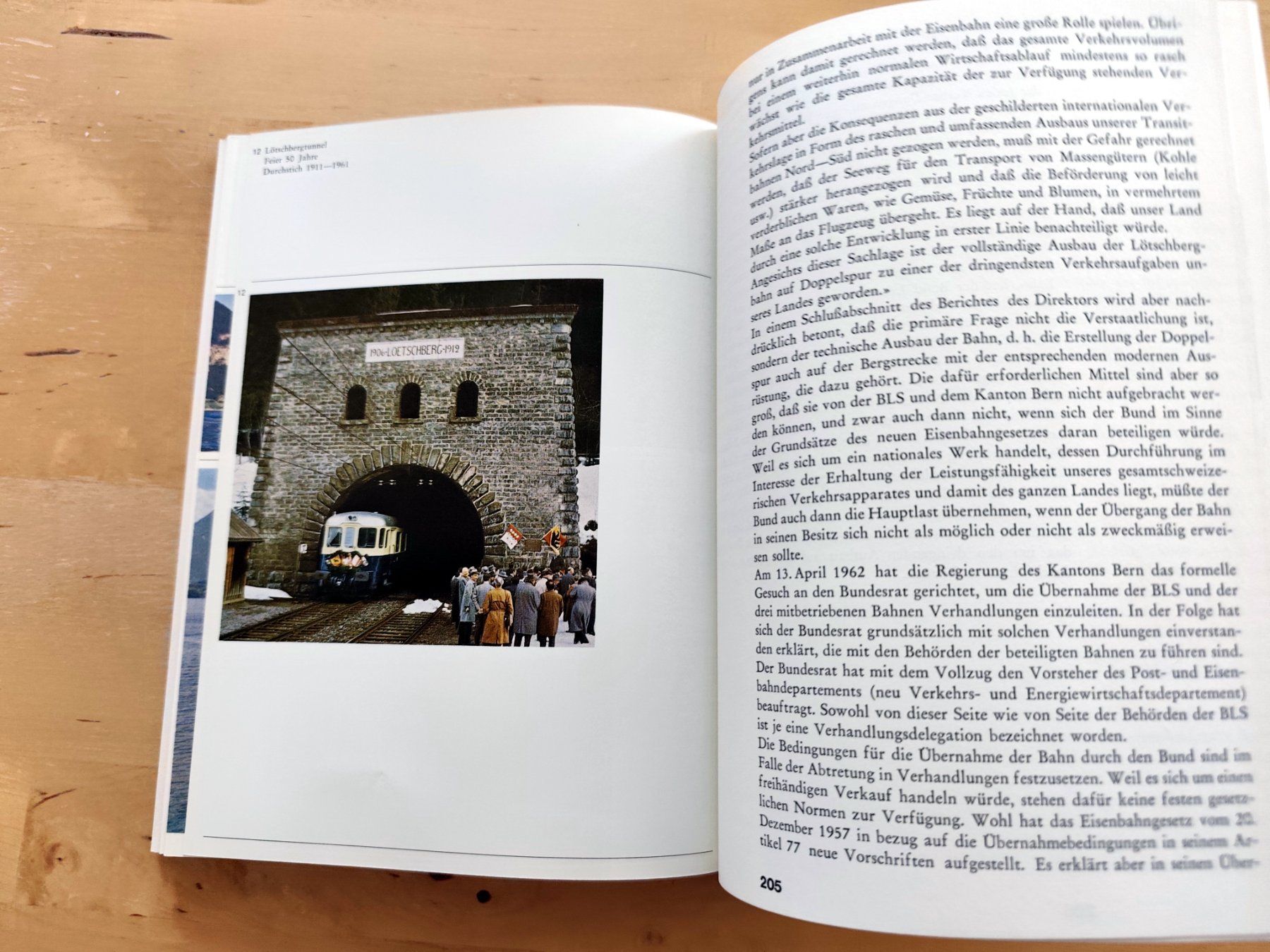 Libri: 50 Jahre Lötschberg- Bahn – Usato da Birrwil venduto da dirtyoldtown 8